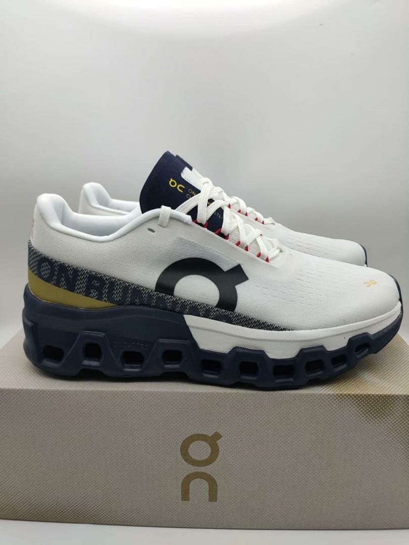 On オン クラウドモンスター スニーカー ホワイト/ネイビー/ゴールド