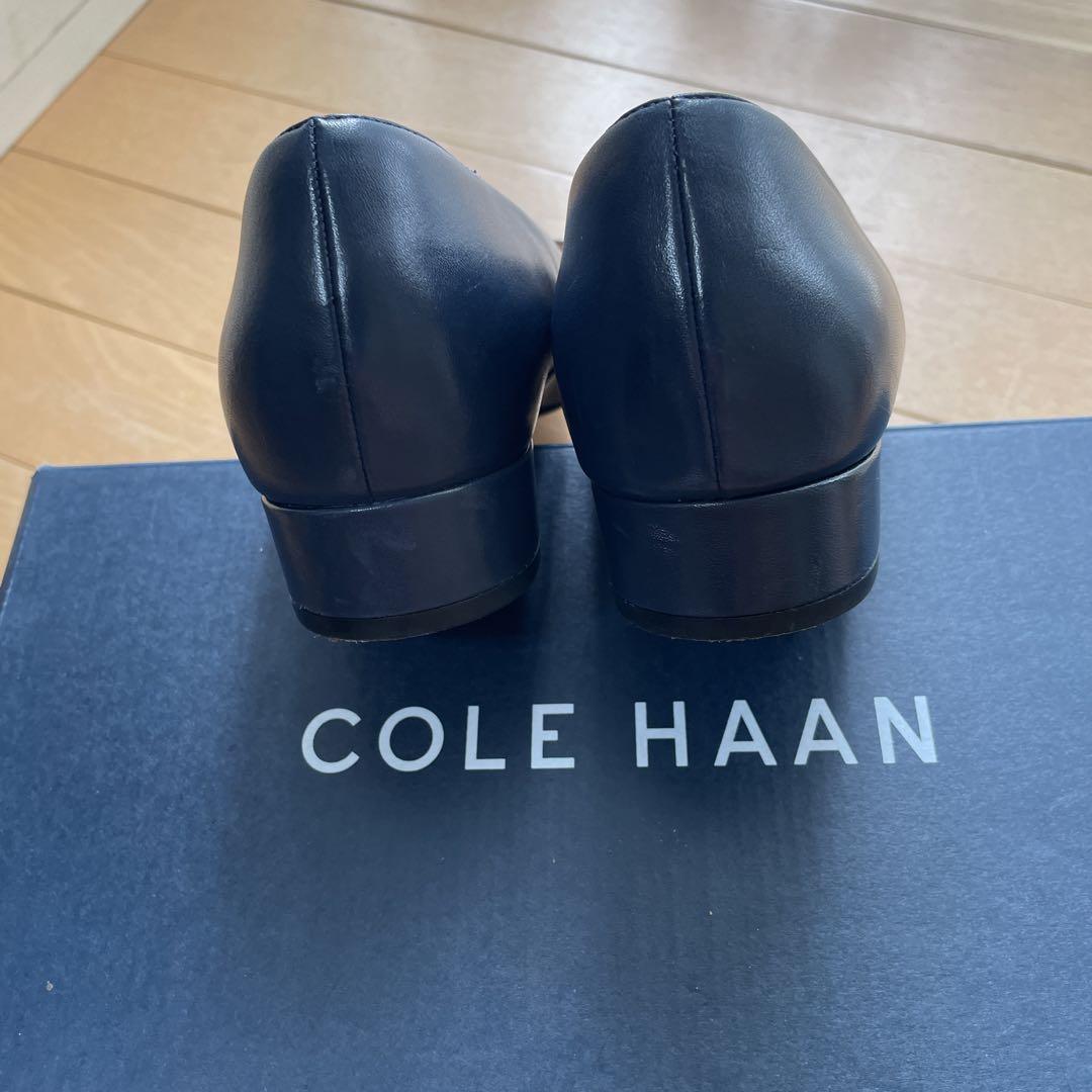 COLE HAAN ネイビー ポインテッドトゥ フラットヒール シューズ