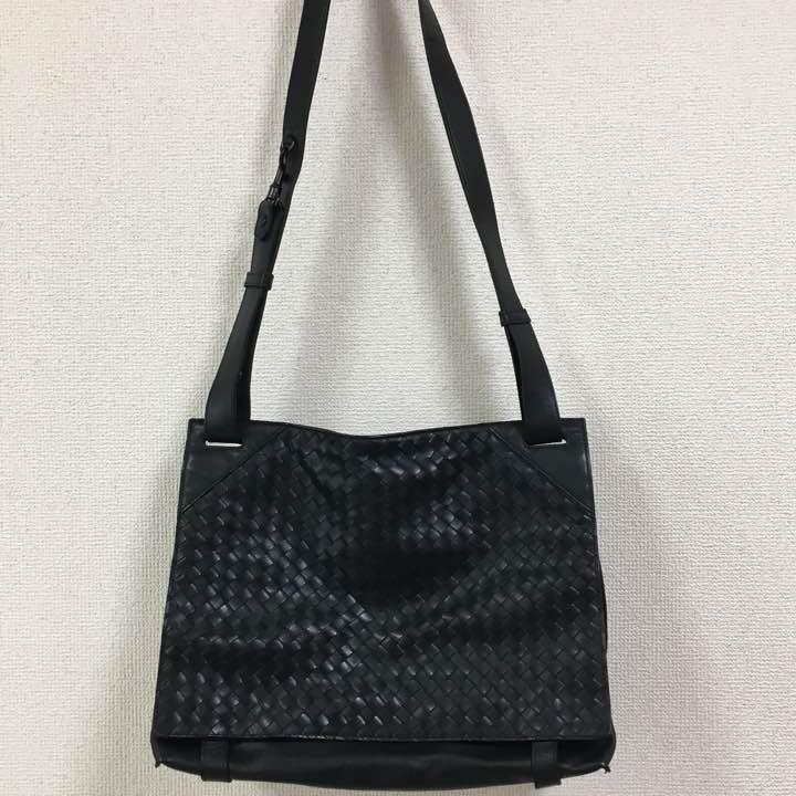 【極美品】イントレチャート ナッパ メッセンジャーバッグ 黒 NERO