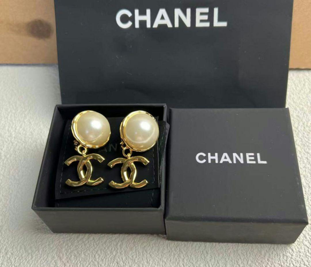 新品同様 シャネル　ピアス