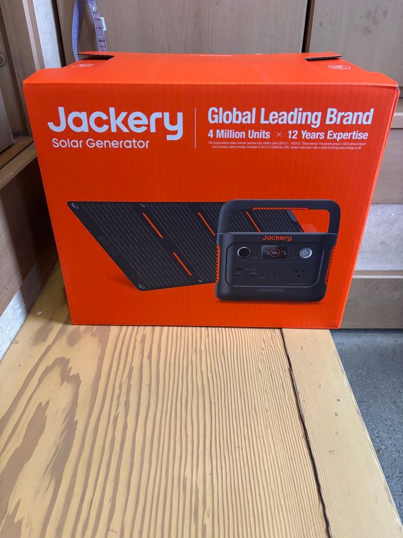 Jackery Solar Generator 300 Plus 40W