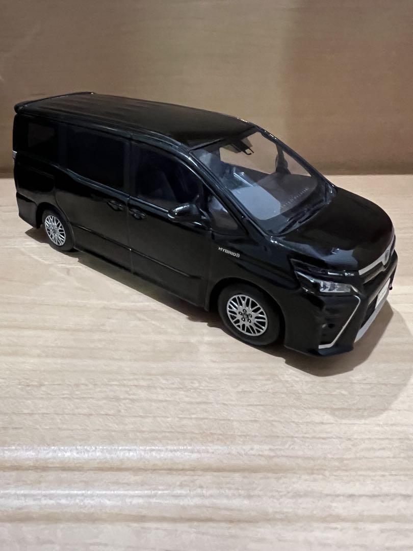 ヴォクシー80ミニカー 1/30