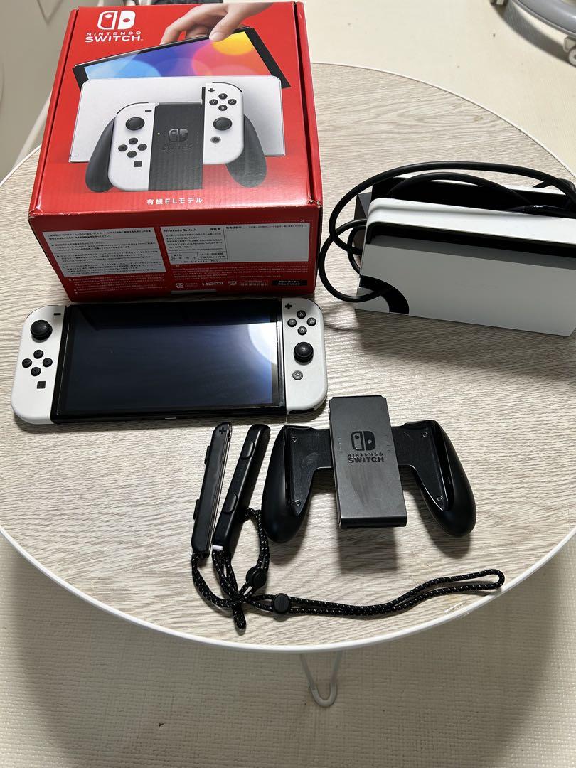 Nintendo Switch (有機ELモデル) ホワイト/ブラック
