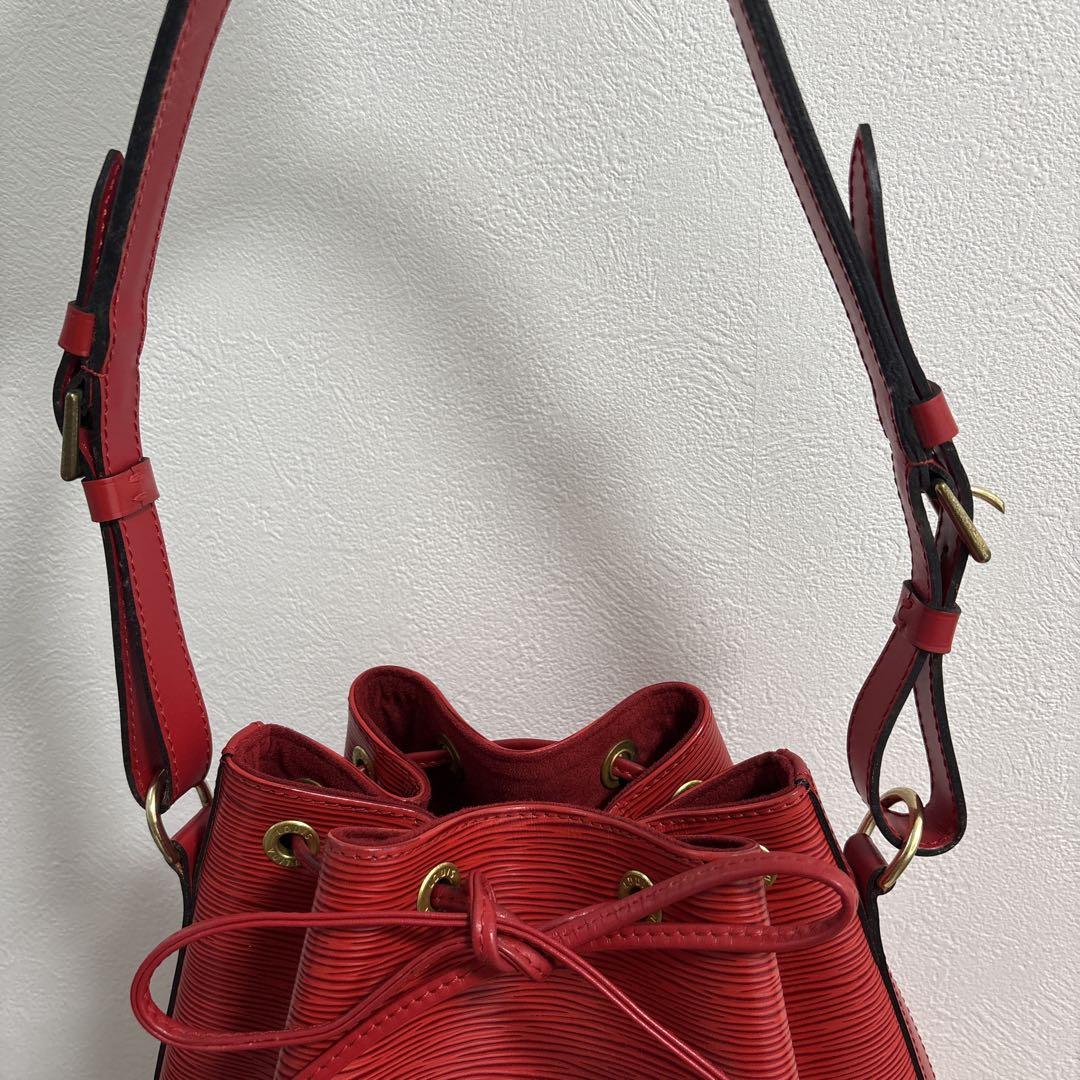 Louis Vuitton エピレザー バケットバッグ