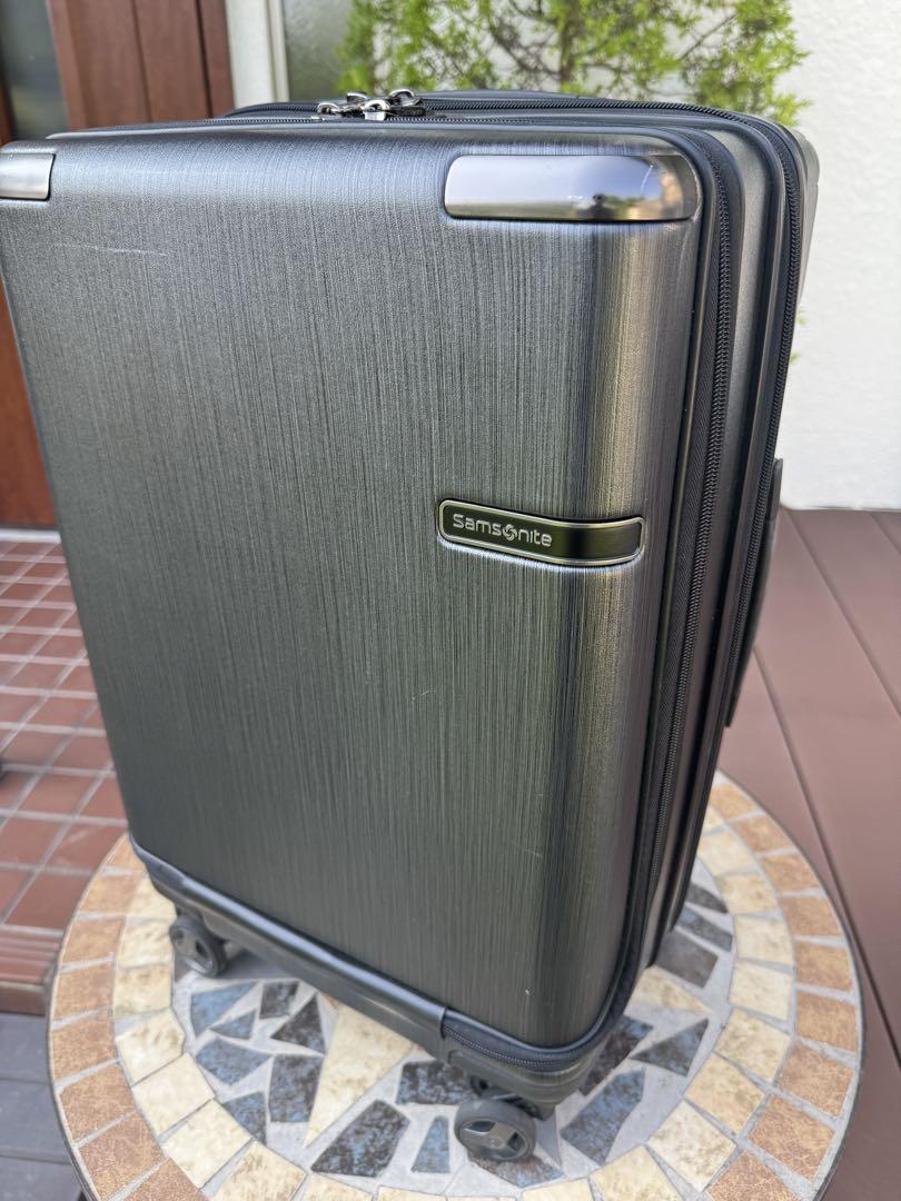 Samsonite EVOA 55 33L フロントオープン　機内持ち込み可