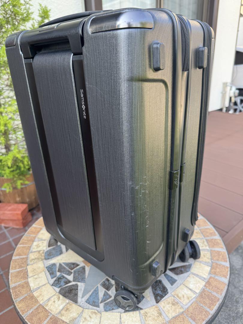 Samsonite EVOA 55 33L フロントオープン　機内持ち込み可