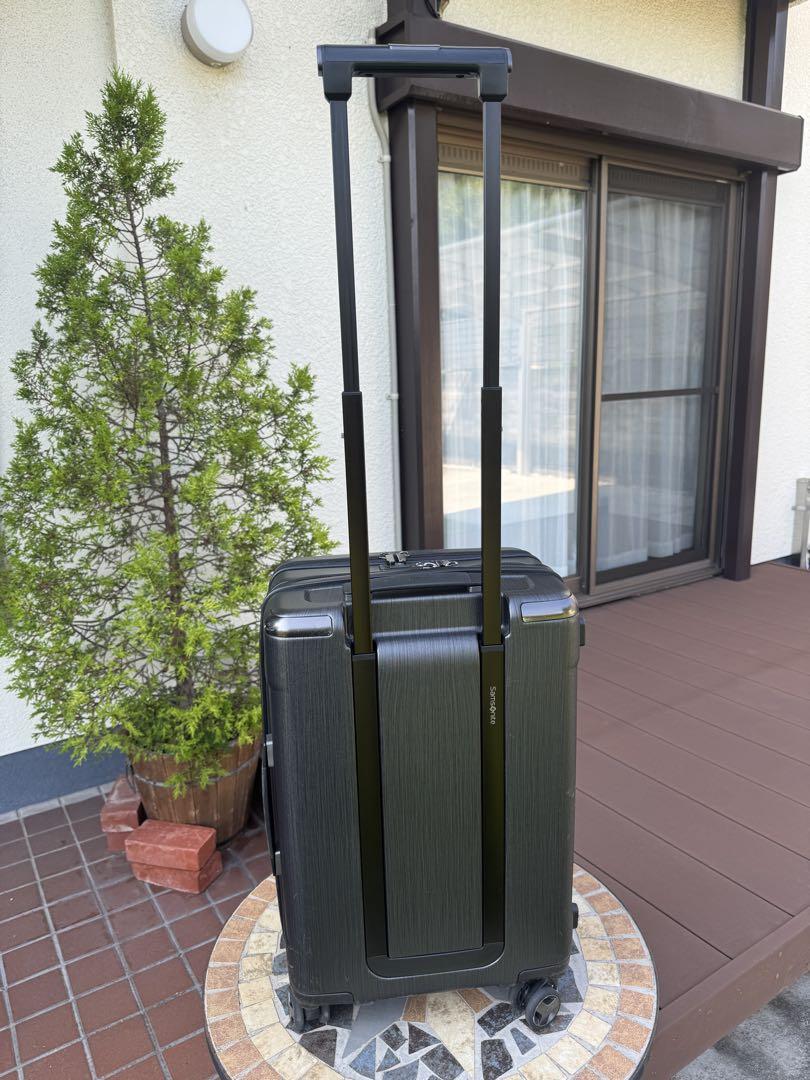 Samsonite EVOA 55 33L フロントオープン　機内持ち込み可