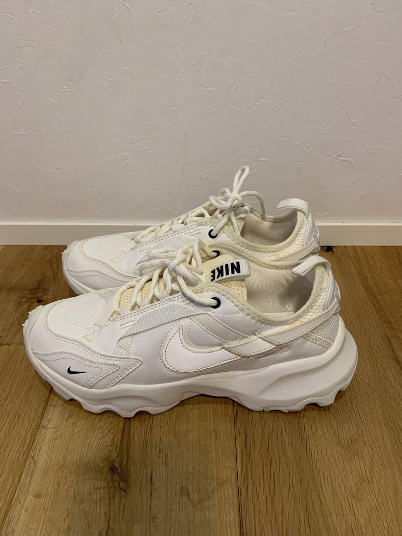 美品】NIKE ナイキ TC7900 ホワイト