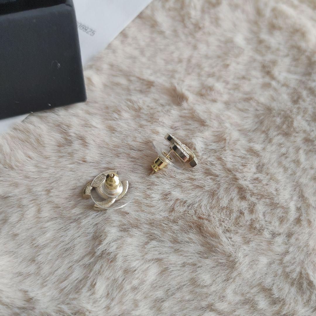 CHANEL CCロゴ ゴールドピアス