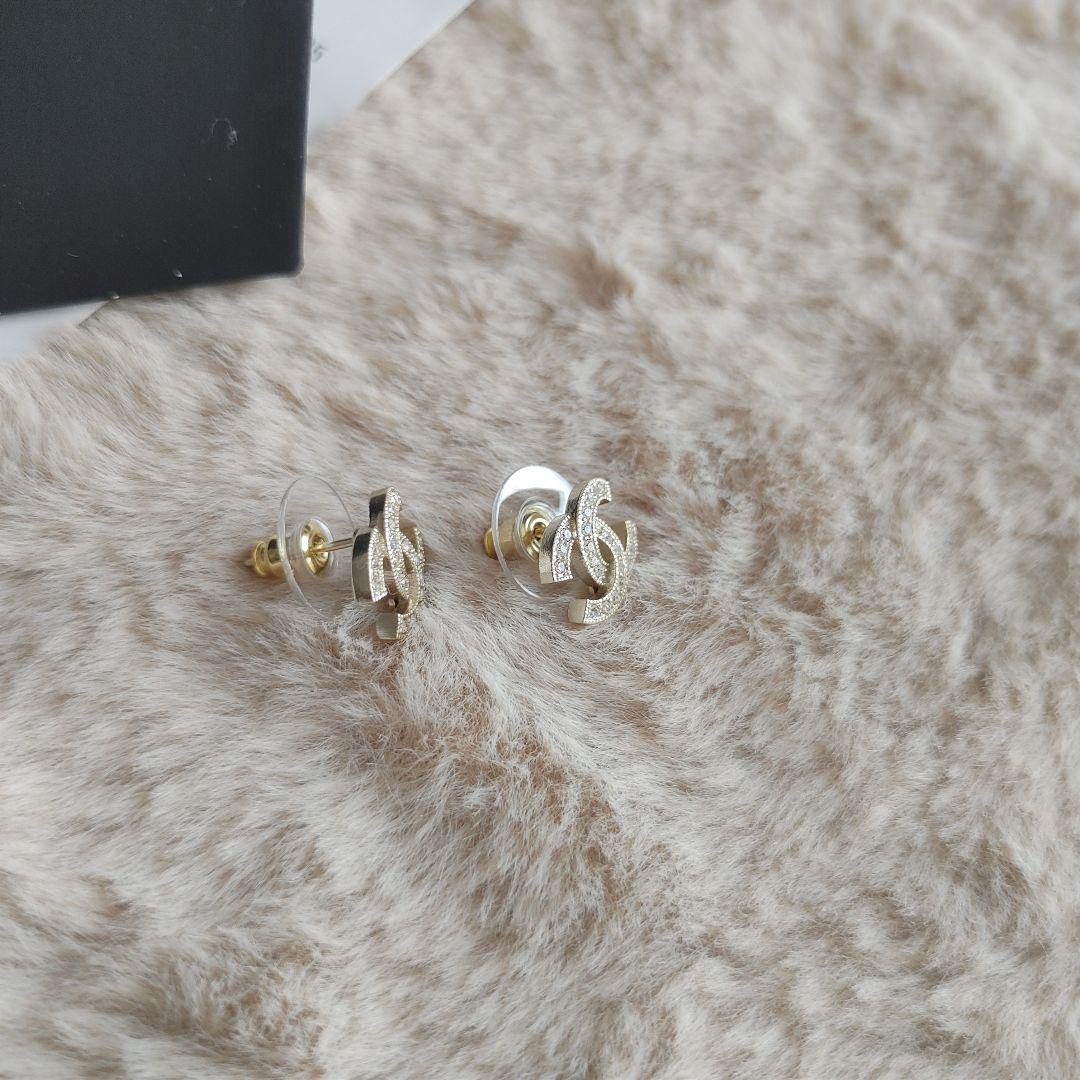 CHANEL CCロゴ ゴールドピアス