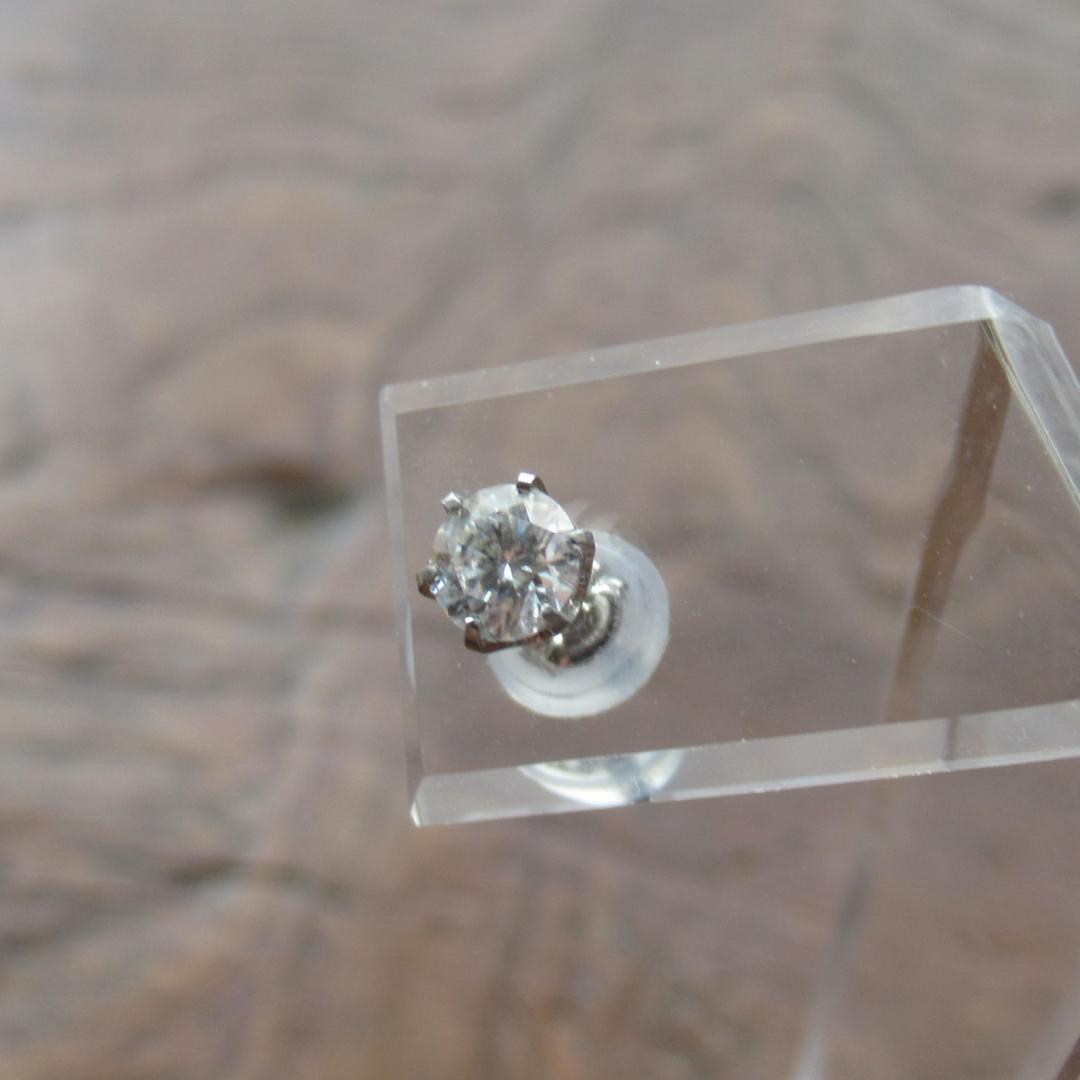 【PT900】【0.3ct】モアサナイト プラチナ ピアス　片耳用/鑑定書付き