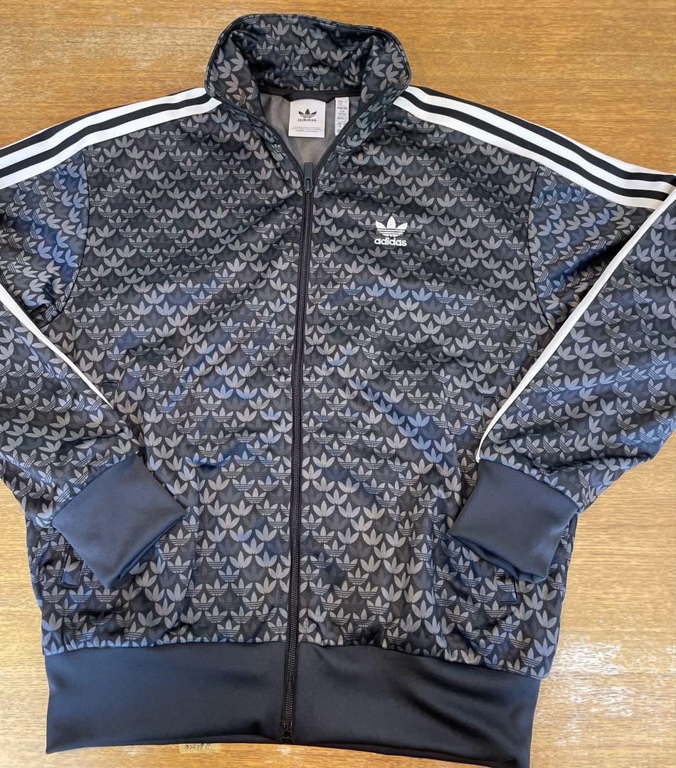 レア超人気❗️adidas ダークグレー パターンジャージ入手困難です。写真アップ