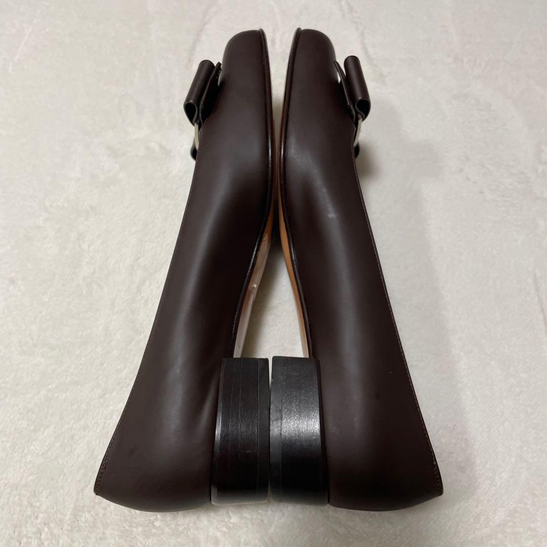 美品　フェラガモ　パンプス　ブラウン　6 1/2サイズ　ヴァラリボン