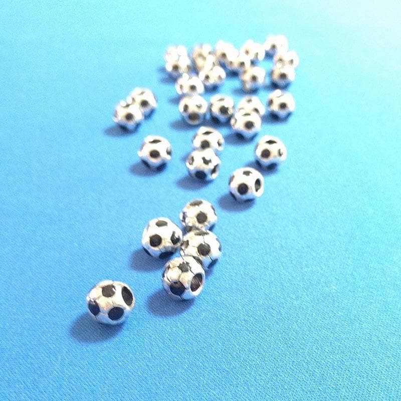 応援グッズにも 数量限定 サッカーボール ビーズ 9mm 10個 メルカリ