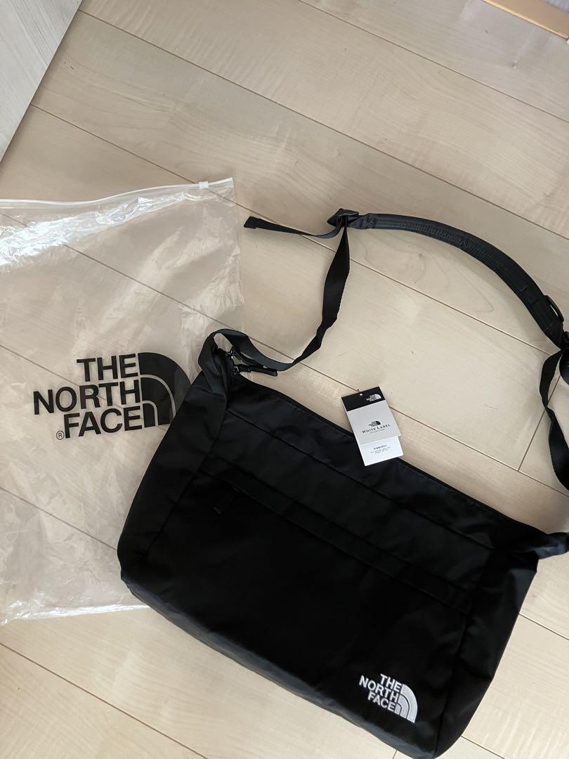 新品　ノースフェイス ショルダーバッグ 斜めかけ A4収納 大容量 黒 ロゴ 新品 ノースフェイス ショルダーバッグ 斜めかけ A4収納 大容量