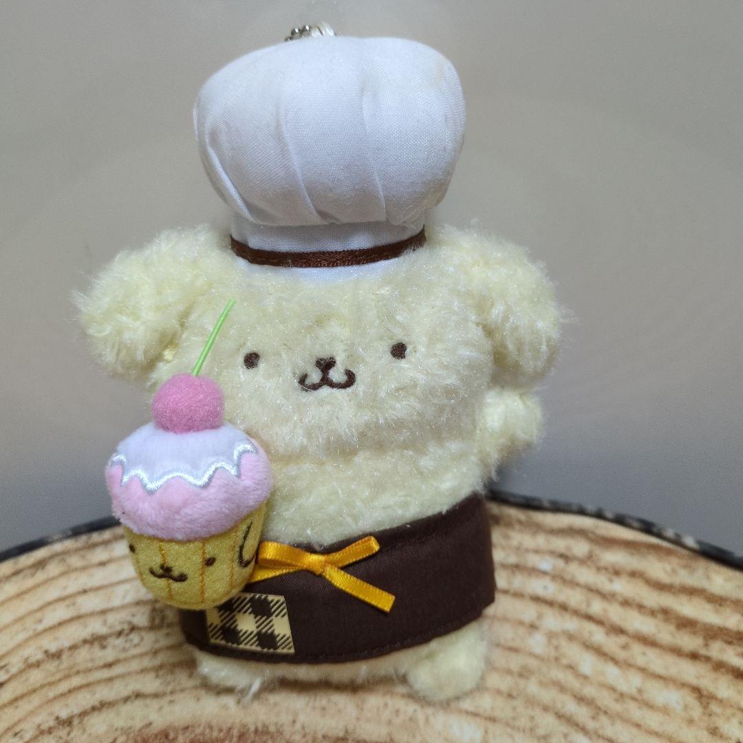 ポムポムプリンぬいぐるみ　レインコート カフェパティシエ　マスコット