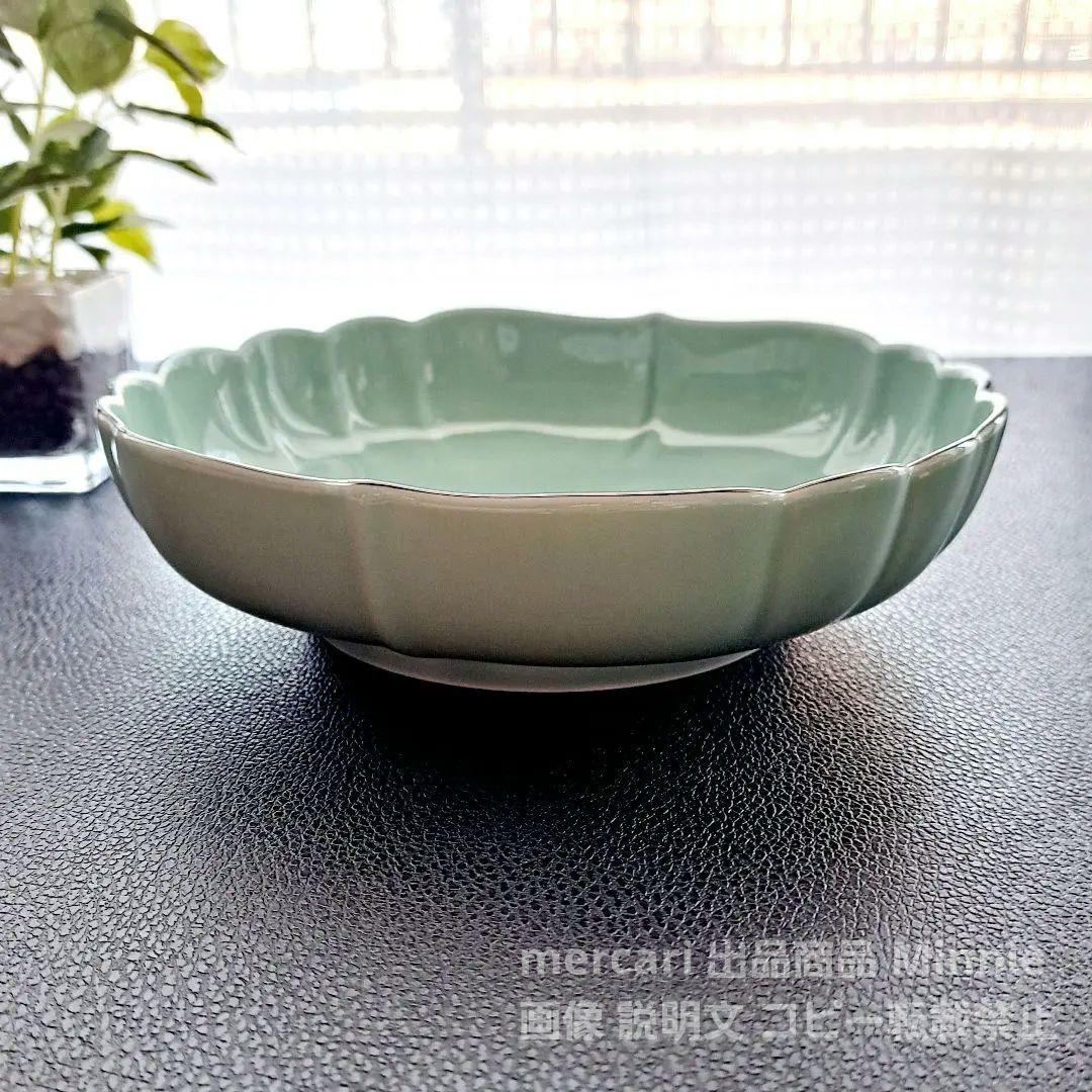 宮内庁御用達☆有田焼☆深川製磁☆百年庵 / 笹青磁 菊中割6号鉢