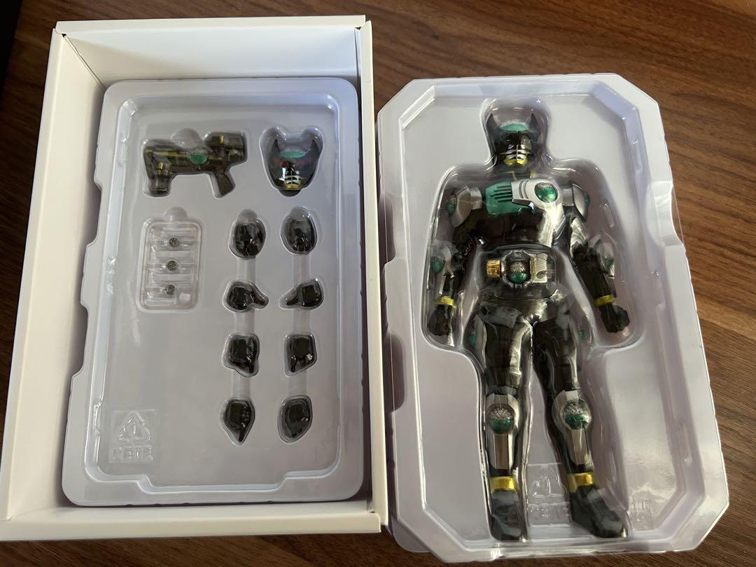 【未使用品】真骨彫　仮面ライダーバース