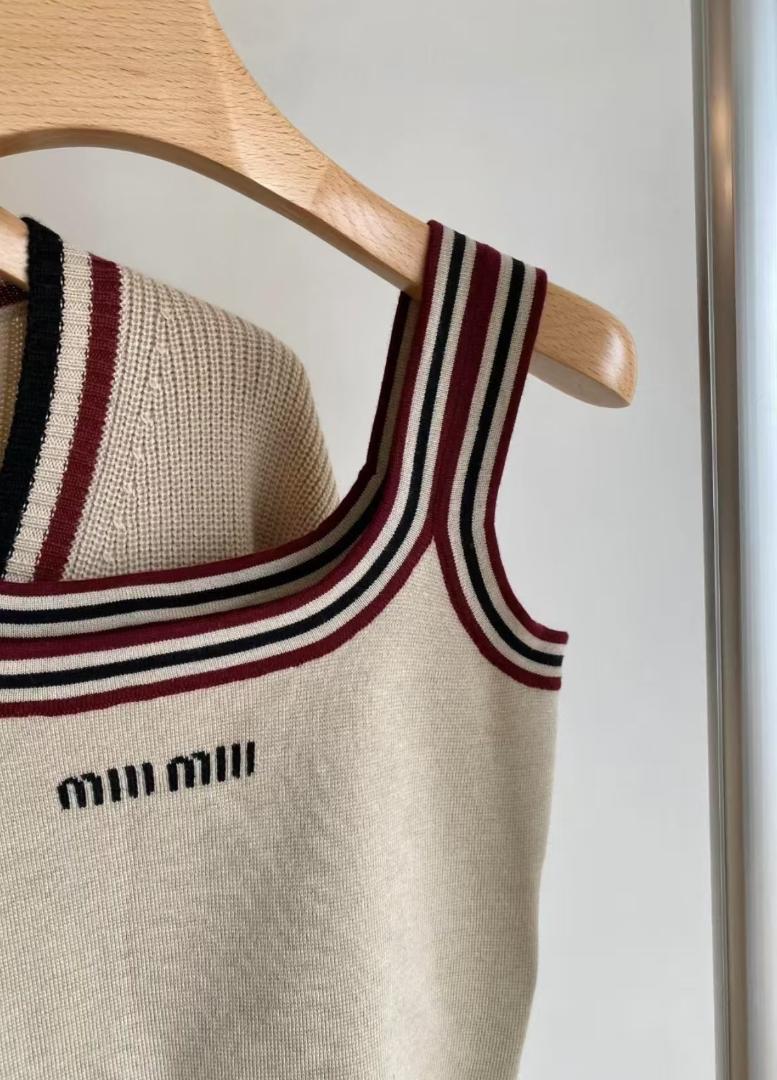 Miumiuカディゴンコート+ナッシー·ニットセットです