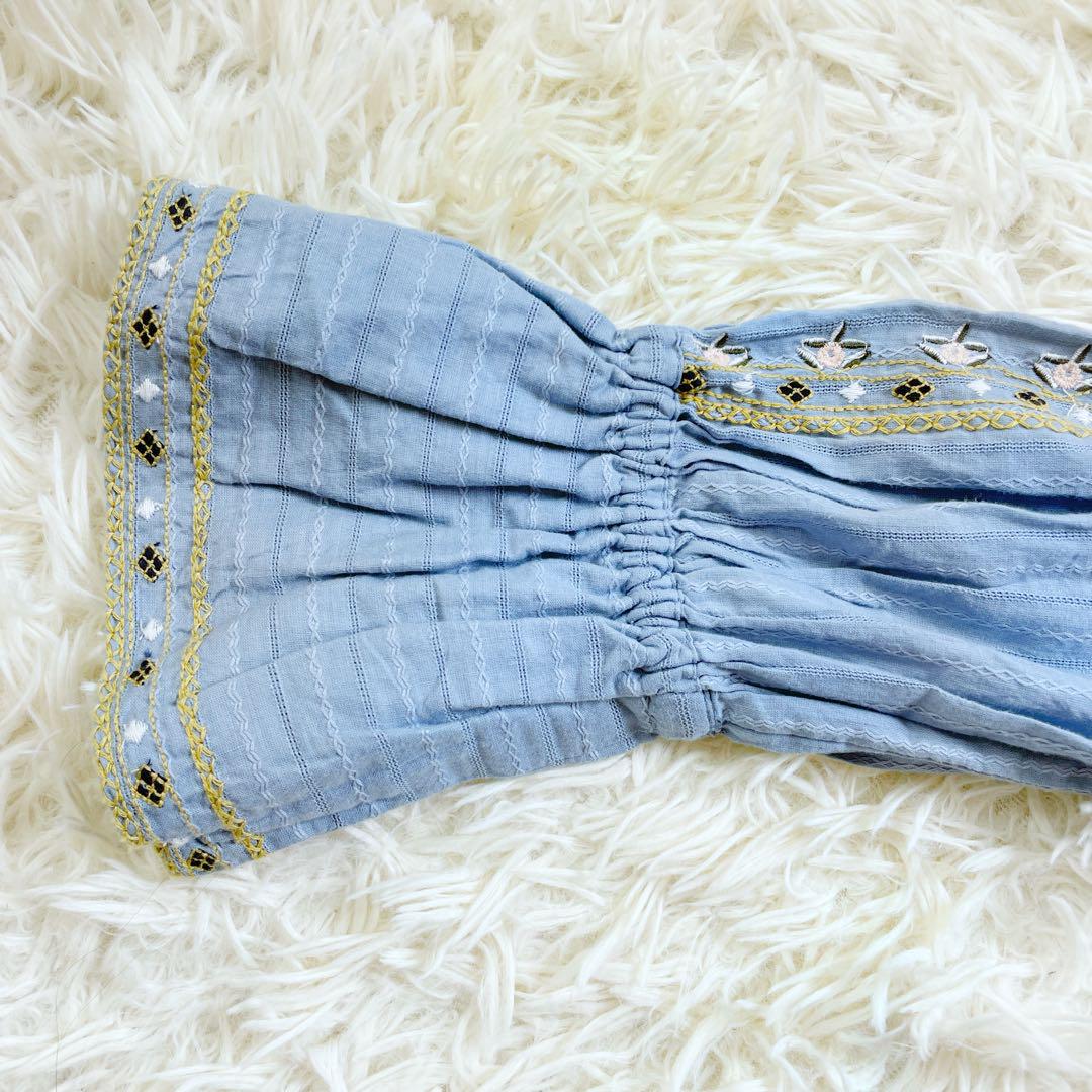 スローブイエナ　エンブロイダリーブラウス　水色　刺繍　袖フレア　花柄　長袖