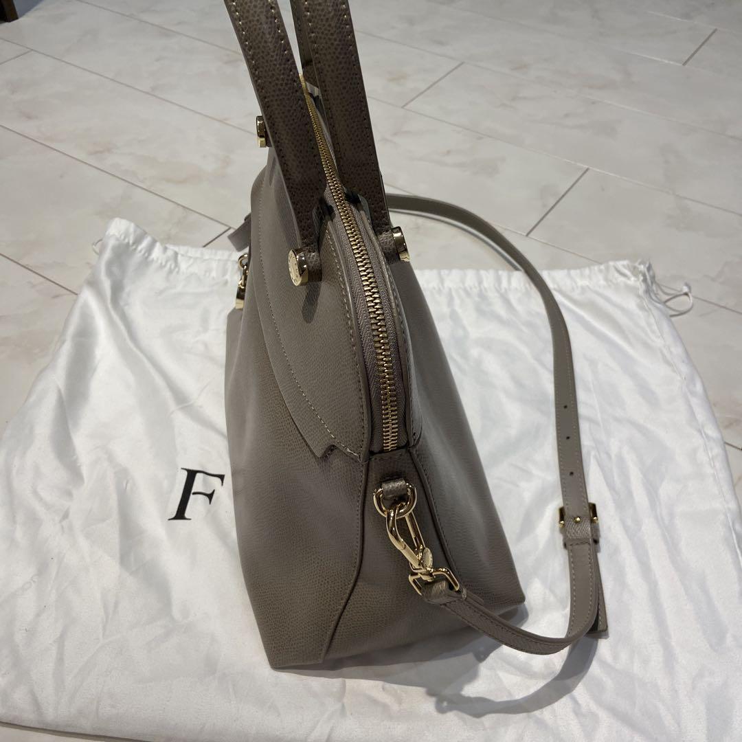 FURLA グレー レザー ハンドバッグ - メルカリ