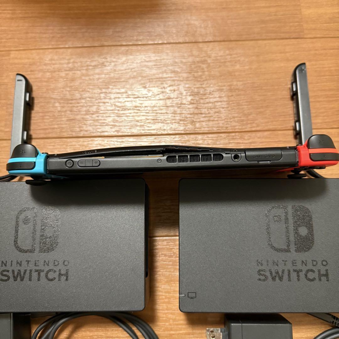 Nintendo Switch 本体 青/赤 ドック2台付き - メルカリ