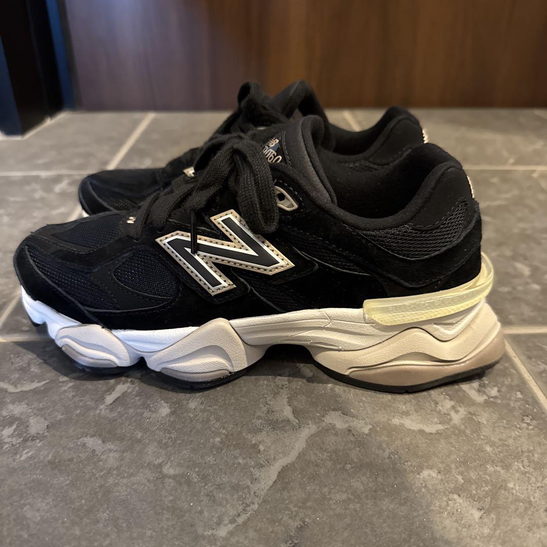 New Balance 9060スニーカー ブラウン/ブラック 23cm New Balance 9060 ブラックスニーカー - メルカリ