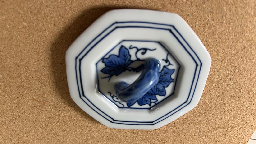 染付葡萄棚　水指　徳泉造