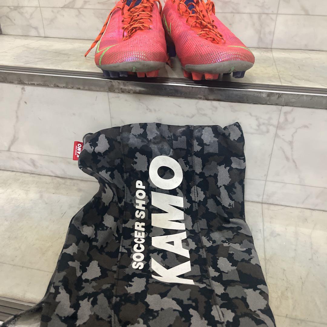マーキュリアルagスパイクシューズとKAMOのバッグ