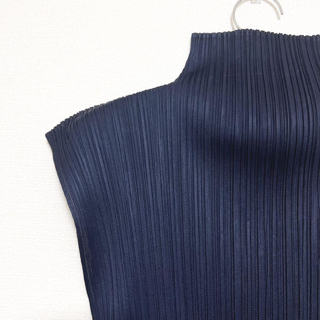 プリーツプリーズ　ボトルネック　ハイネック　トップス　ダークネイビー　スリット