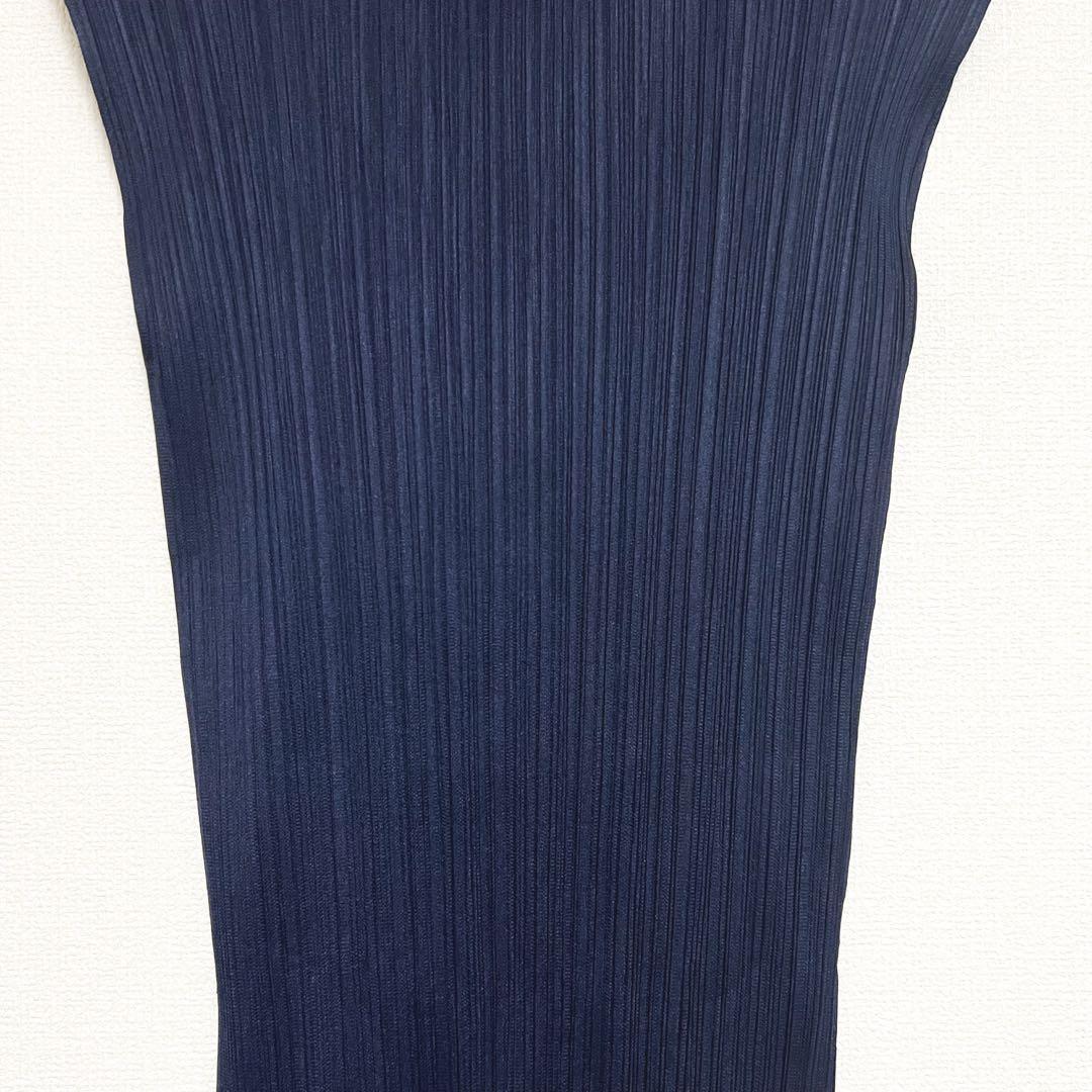 プリーツプリーズ　ボトルネック　ハイネック　トップス　ダークネイビー　スリット