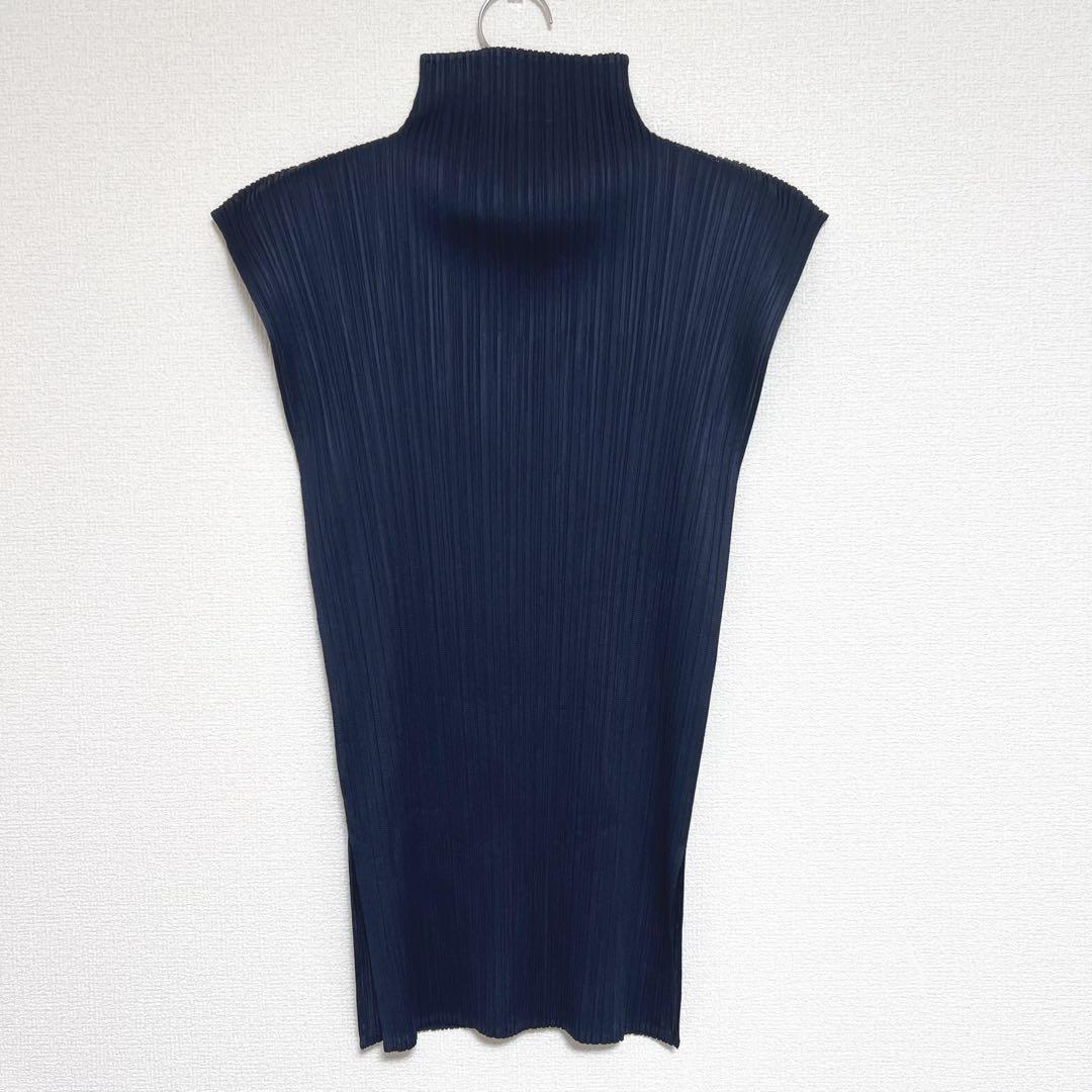 プリーツプリーズ　ボトルネック　ハイネック　トップス　ダークネイビー　スリット