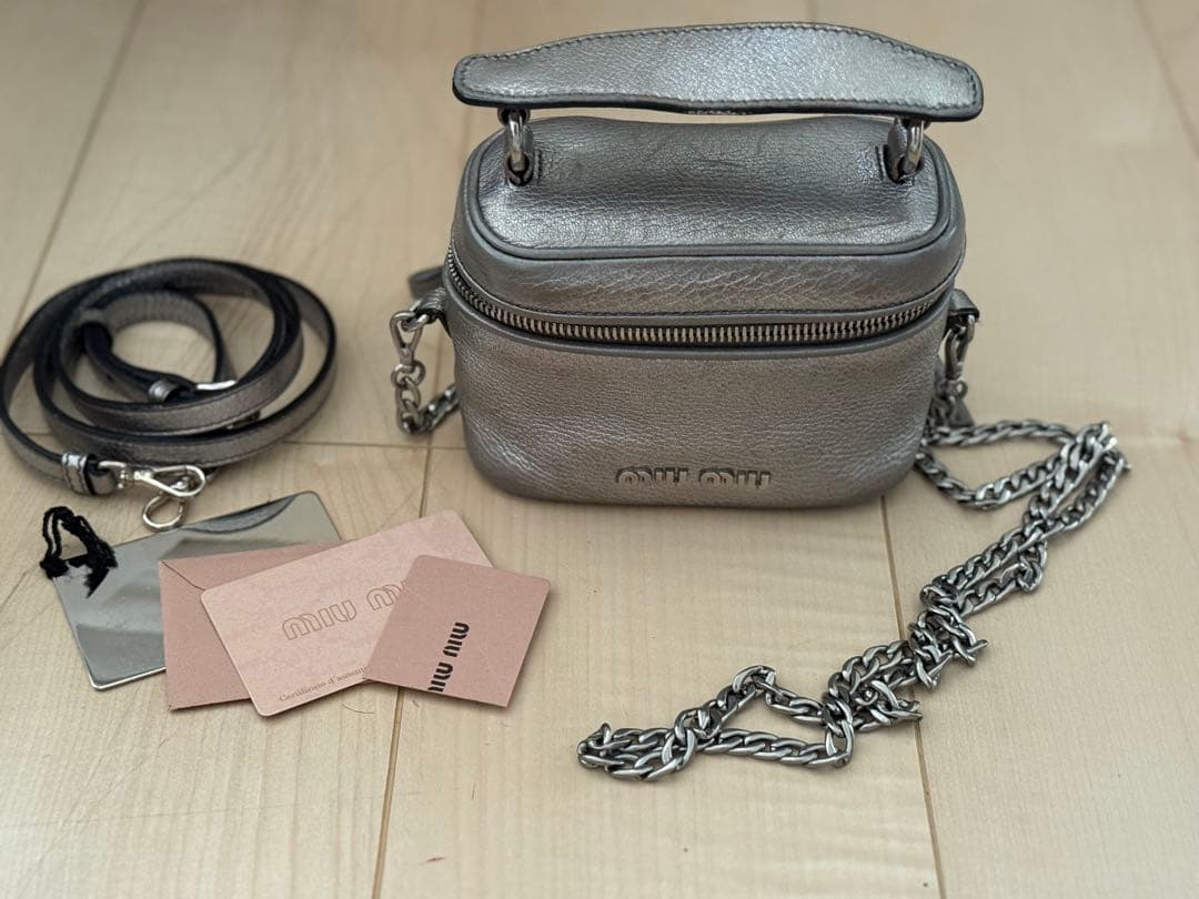 miumiu ミュウミュウ　バニティ　シルバー