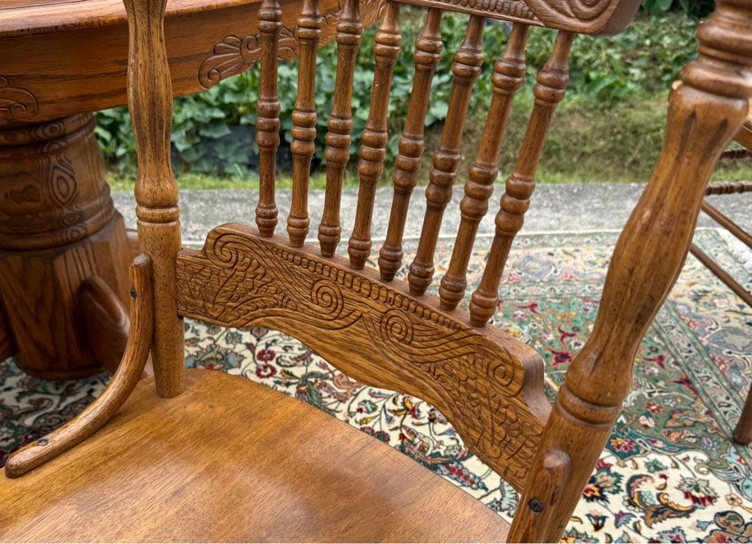 美しいオーク杢目 彫刻ダイニングチェア 1点 ヴィンテージ 美しいオーク杢目 彫刻ダイニングチェア 1点 ヴィンテージ