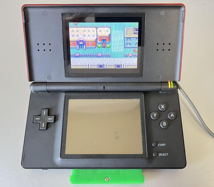 ニンテンドーDS lite 本体　4ソフト、充電器付き ☆充電器付き☆Nintendo ニンテンドーDS Lite メタリックロゼ