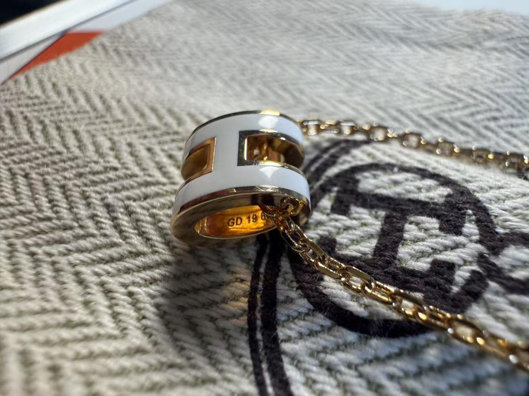 Hermès H miniネックレス