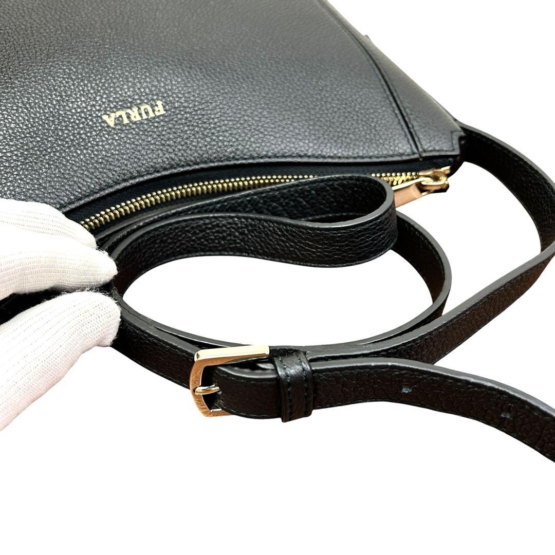 フルラ　FURLA ショルダーバッグ　レザー　しぼ革　ブラック　黒　斜め掛け