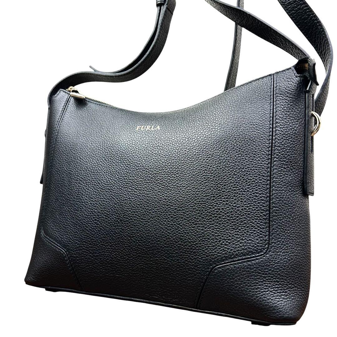 フルラ　FURLA ショルダーバッグ　レザー　しぼ革　ブラック　黒　斜め掛け