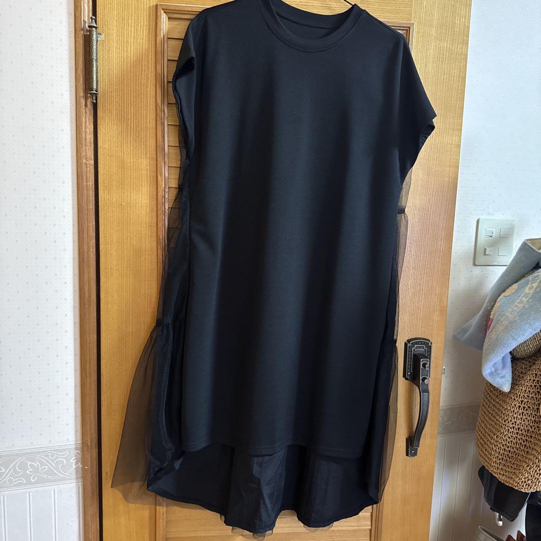 黒の半袖ティアードワンピース