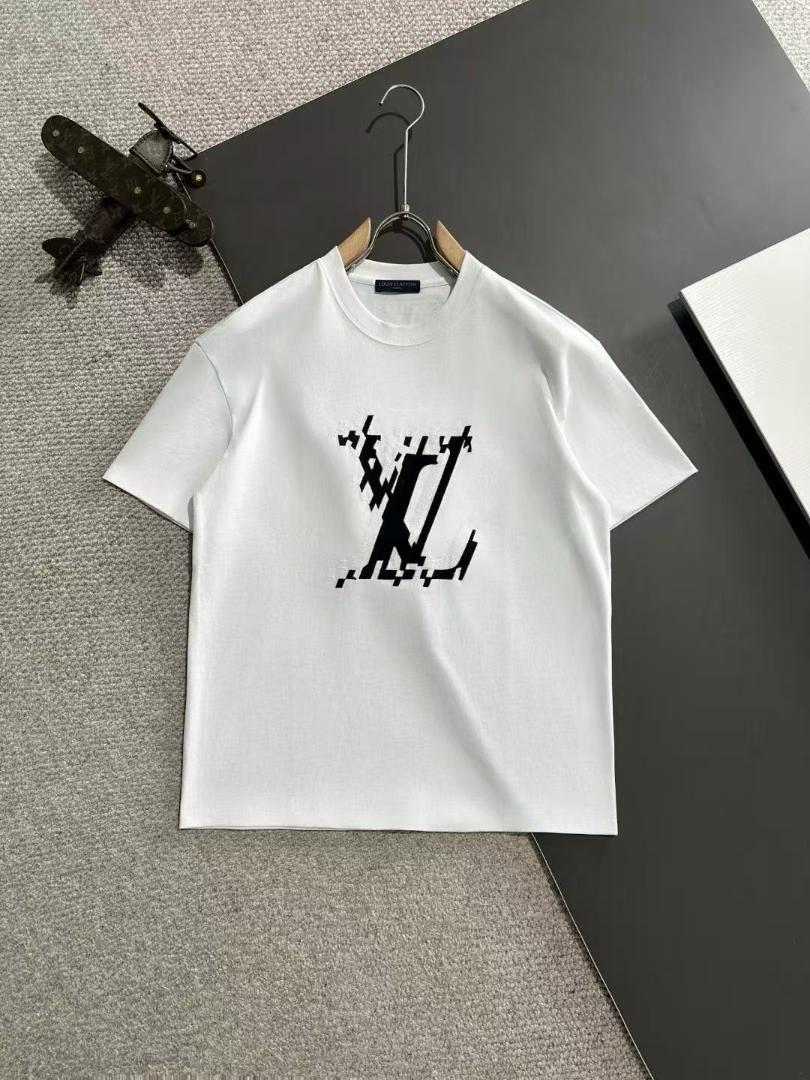 LOUISVUITTONロゴ プリントTシャツ - メルカリ