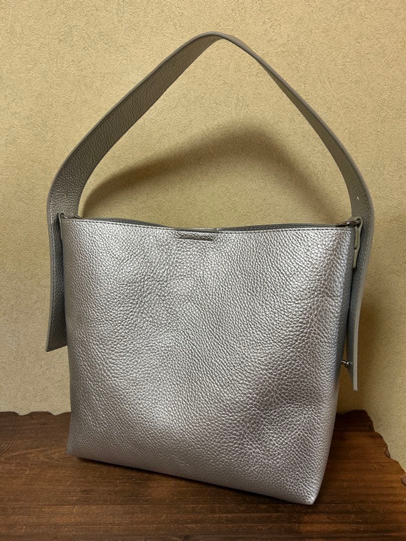 ハンドバッグ ショルダーバッグ　2way シルバー　ポーチ付き　中古品　匿名