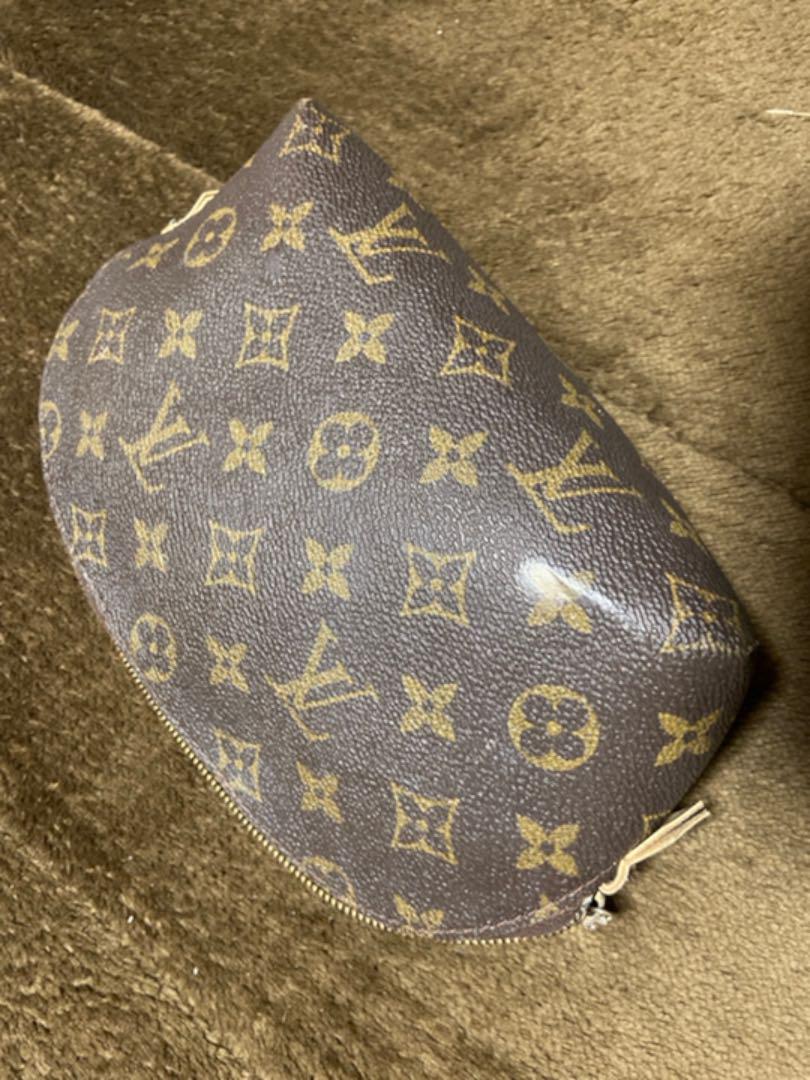 LOUIS VUITTON ポーチ