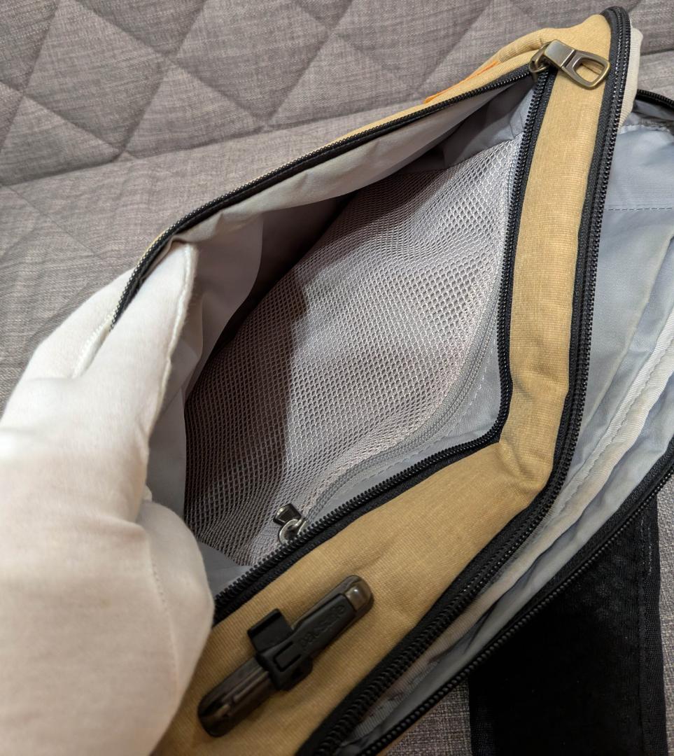 pacsafe Vibe 325 セキュアボディバッグ 盗難防止アイディア品