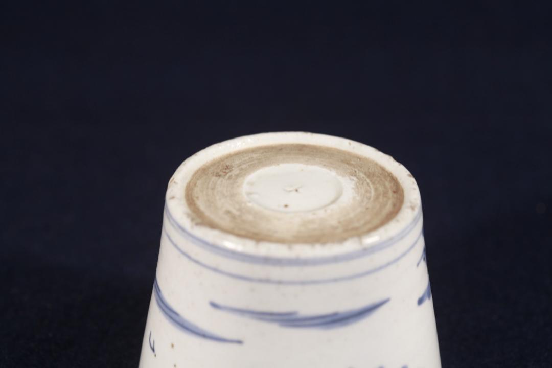 243 古伊万里染付雀蜂襲撃？図蕎麦猪口 無傷 幕末 - メルカリ