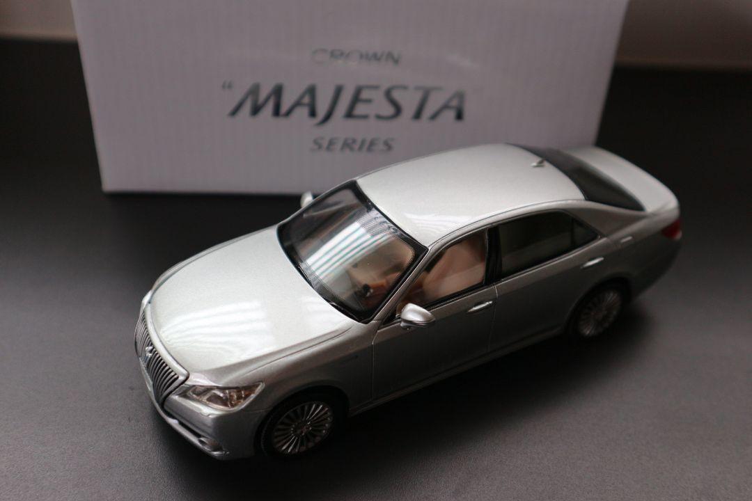 CROWN MAJESTA シルバー 1/30カラーサンプル
