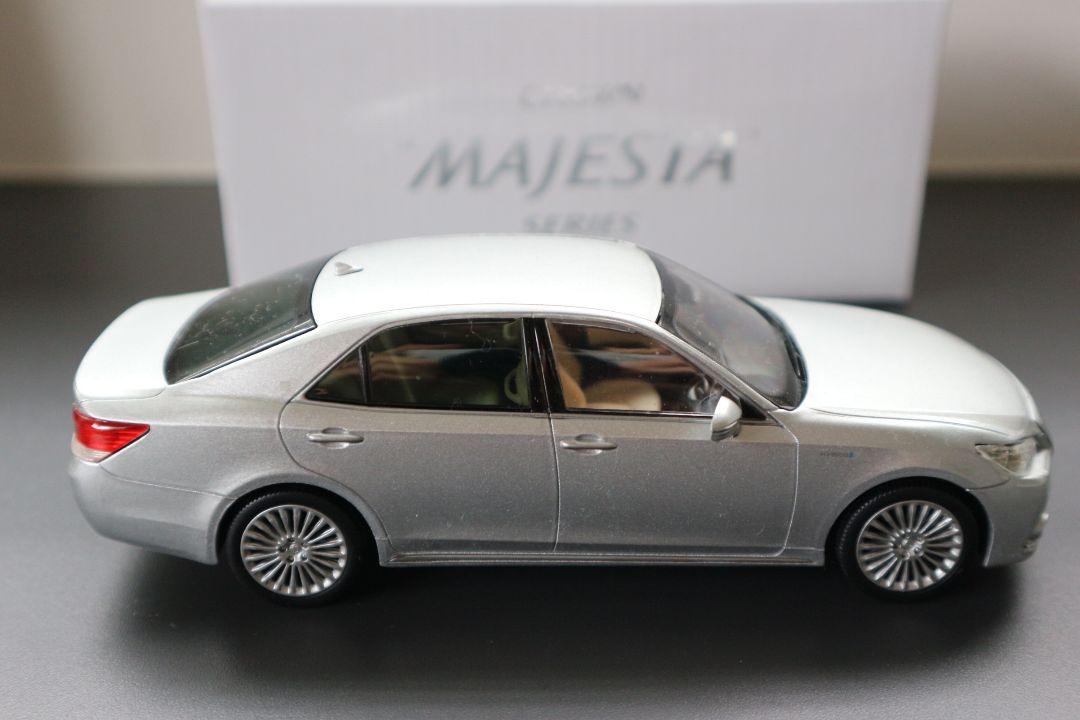 CROWN MAJESTA シルバー 1/30カラーサンプル