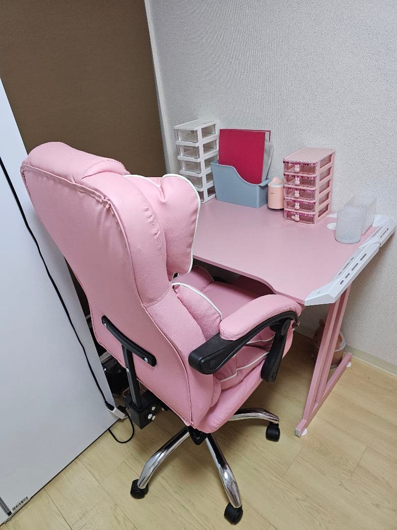 リクライニング ゲーミングチェア目立った傷や汚れなし