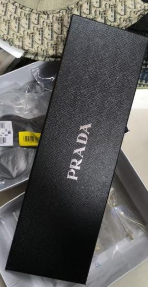 箱付き　PRADA ネクタイ 210.jpg