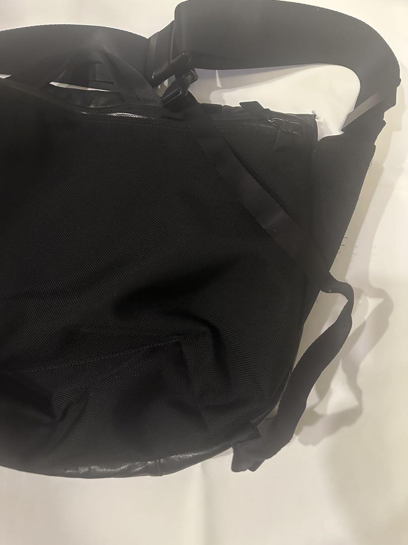 MESSENGER BAG
