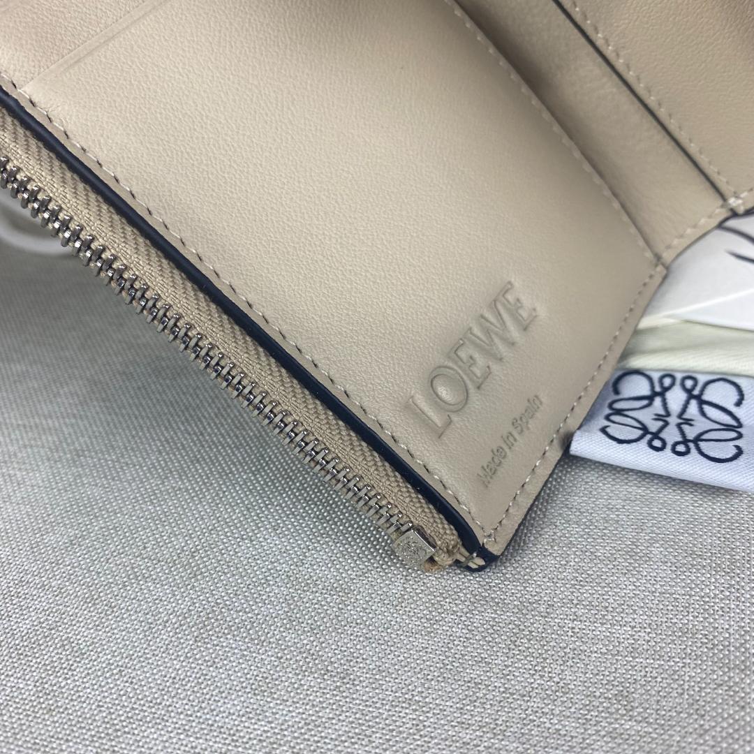 LOEWE アナグラムバーティカル ベージュ 三つ折り財布 ロエベ 三つ折り財布 バーティカルウォレット スモール